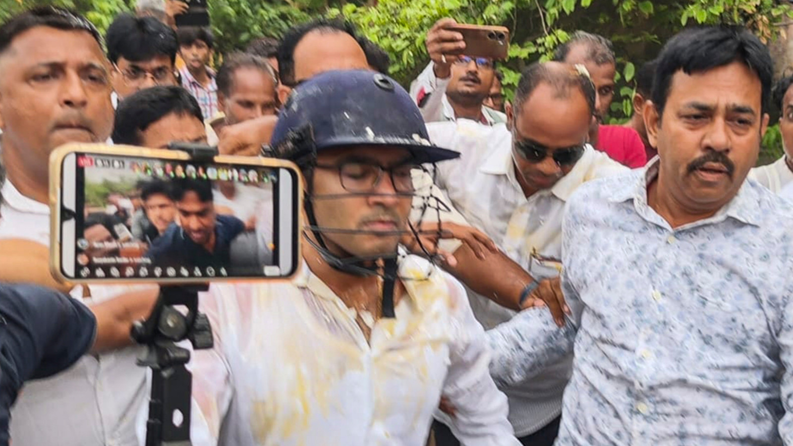 Mob attack on Abhijeet Banerjee