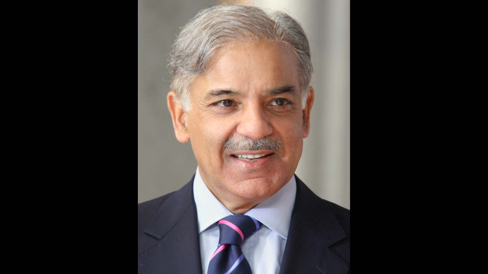 Pakistan government official speaking at a press conference about austerity measures amid US-Iran deadloc.