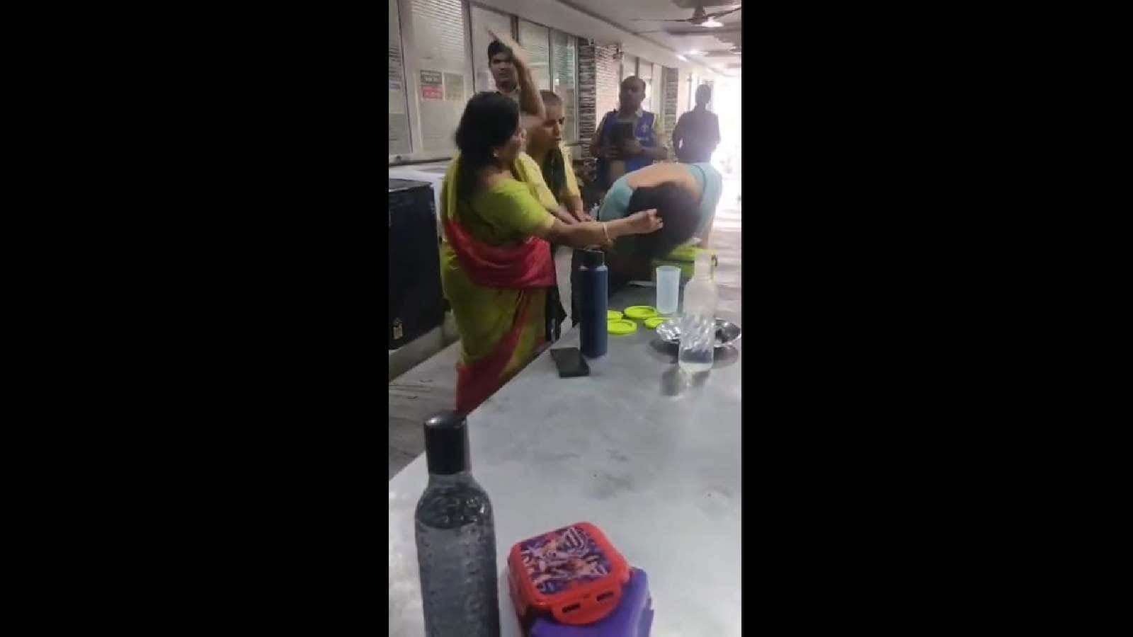 A woman beats a tenant in Hyderabad