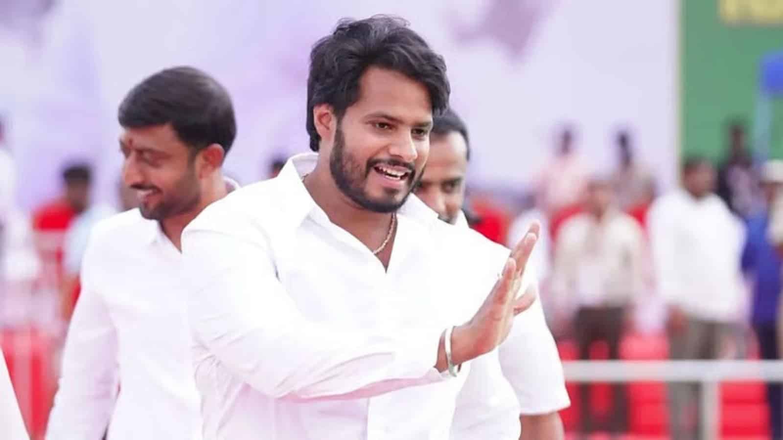 Nikhil Kumaraswamy smiling and waving at the IPL final, highlighting his stance on the Karnataka governme.