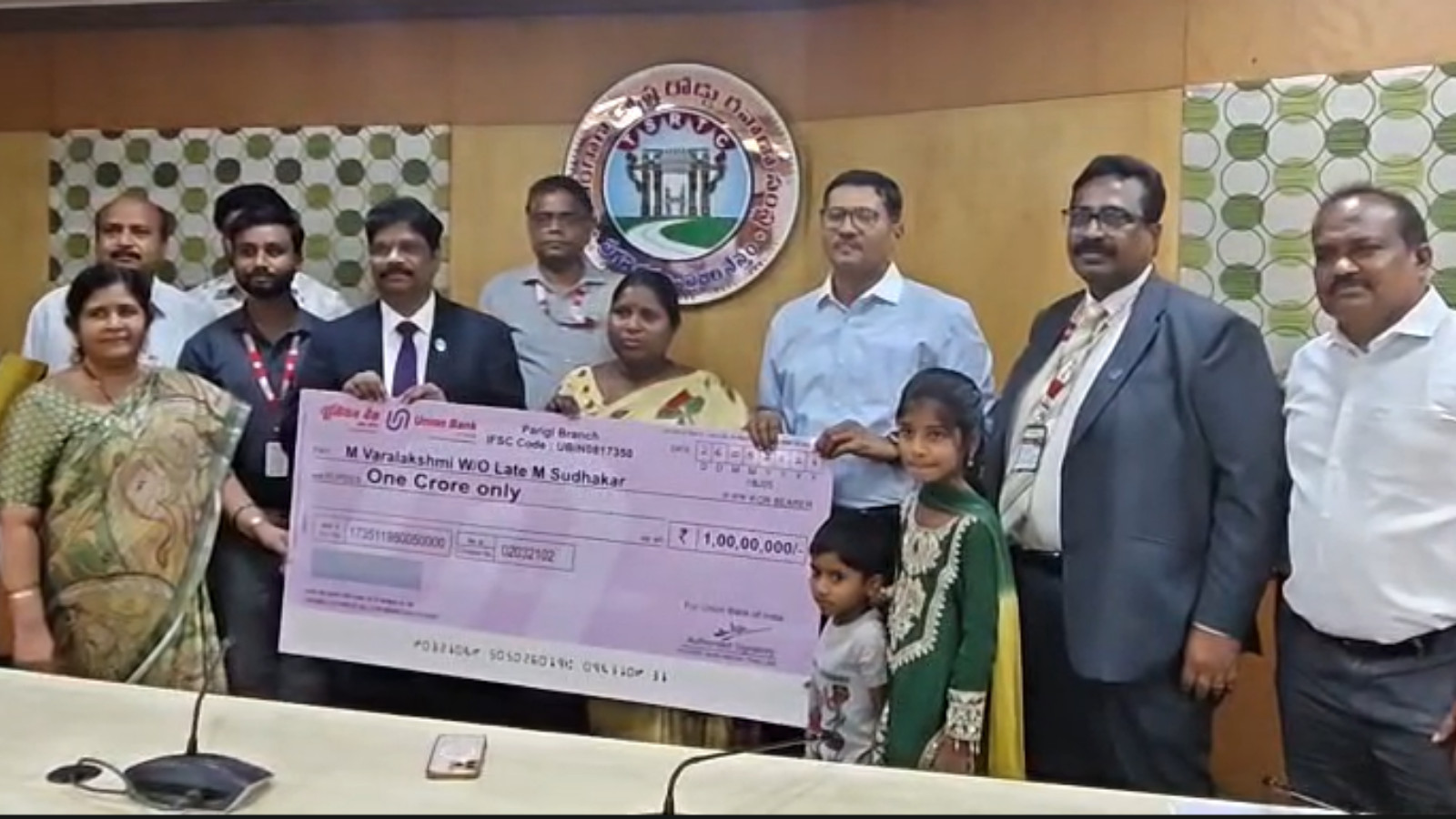 TGSRTC gives Rs 1 crore compensation to victims families