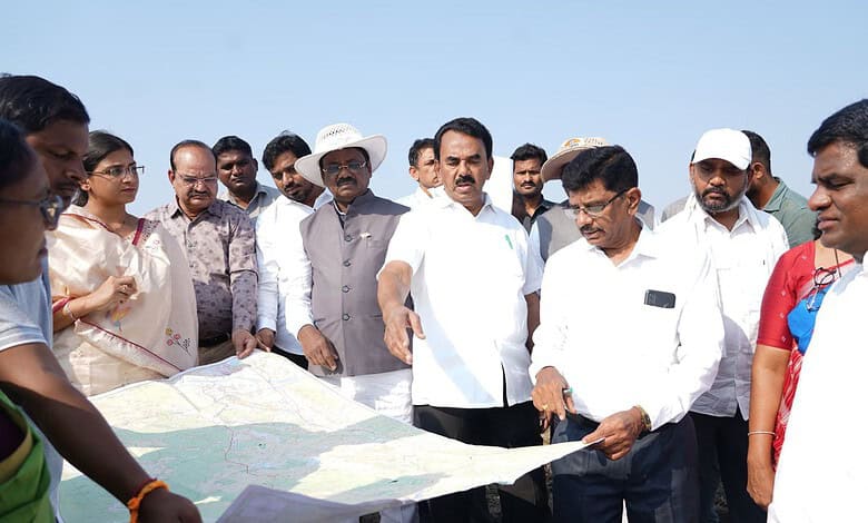 Telangana ministers inspect Tummidihetti project in Adilabad