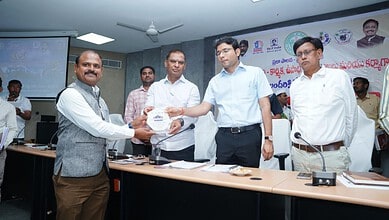 Telangana Gulf JAC President Swadhesh receives an award