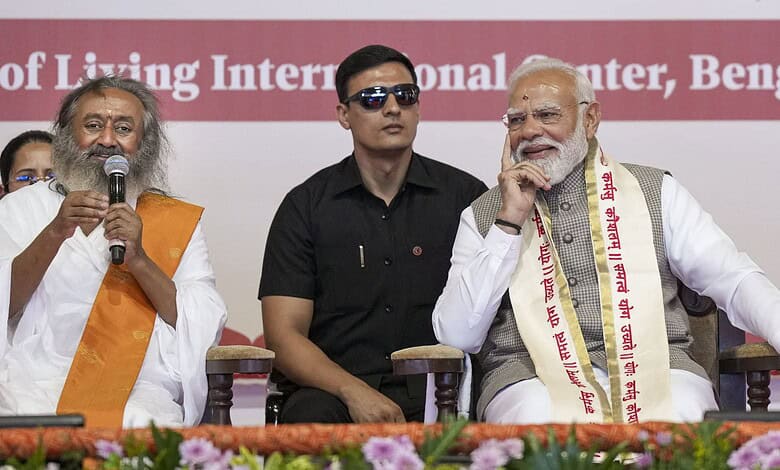 Security officials and leaders at a press conference in Bengaluru discussing the gelatin sticks threat ah.
