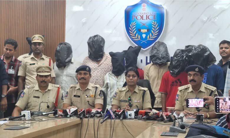 Attapur Police officers present suspects involved in murder case within 24 hours.