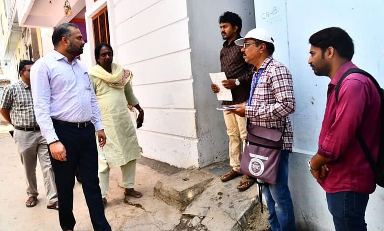 GHMC Commissioner RV Karnan interacts with people during census enumeration
