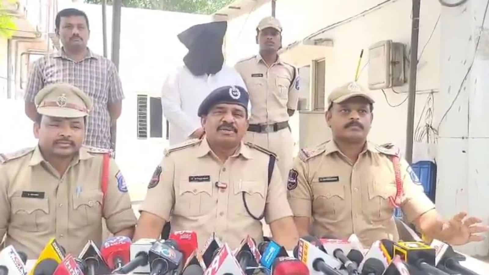 Medcal DCP addresses a press conference after arresting impersonator
