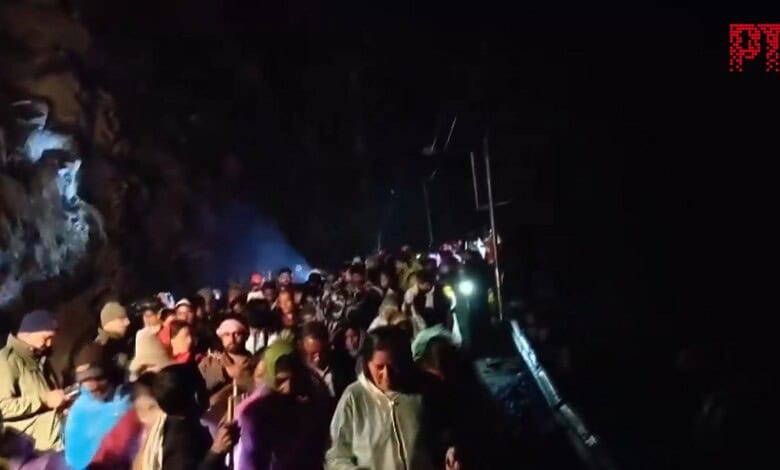 Pilgrims rescued from Kedarnath amid land slide