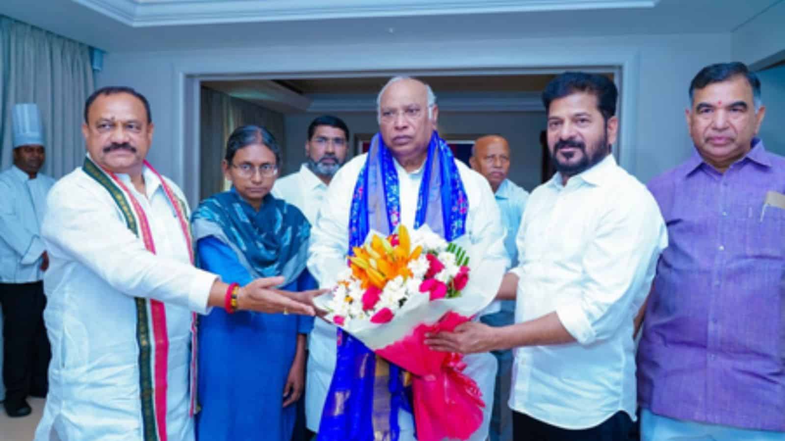 Telangana CM Revanth Reddy and TPCC chief meet Mallikarjun Kharge