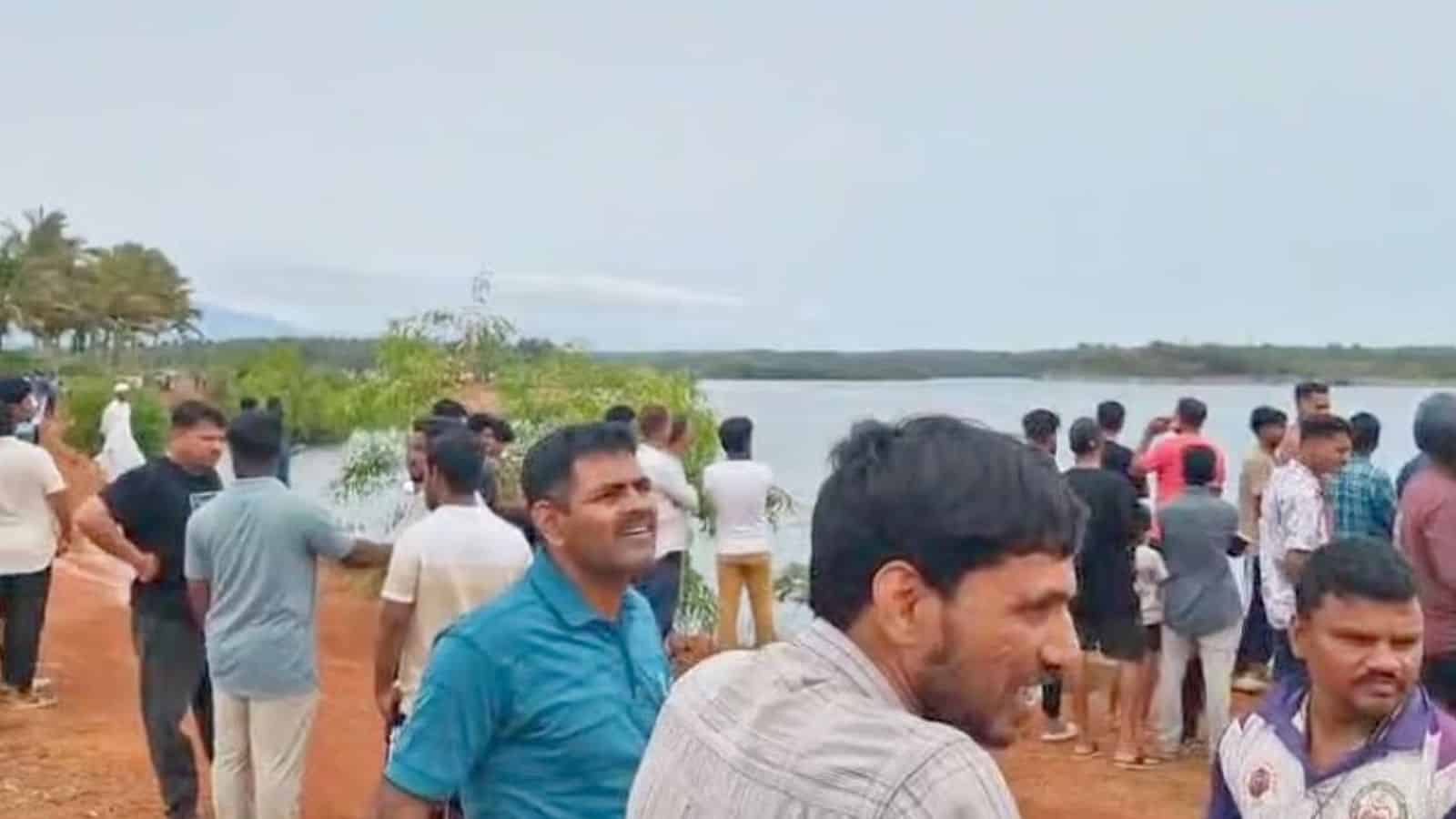 Eight drown in stream near Bhatkal while collecting shell stones