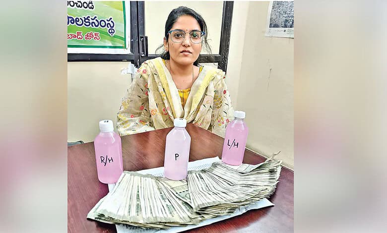 Hyderabad: GHMC jr assistant caught taking Rs 1 L bribe by ACB