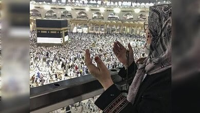 Pilgrims praying at Masjid al-Haram in Mecca, Saudi Arabia, during Hajj, with thousands gathered for wors.