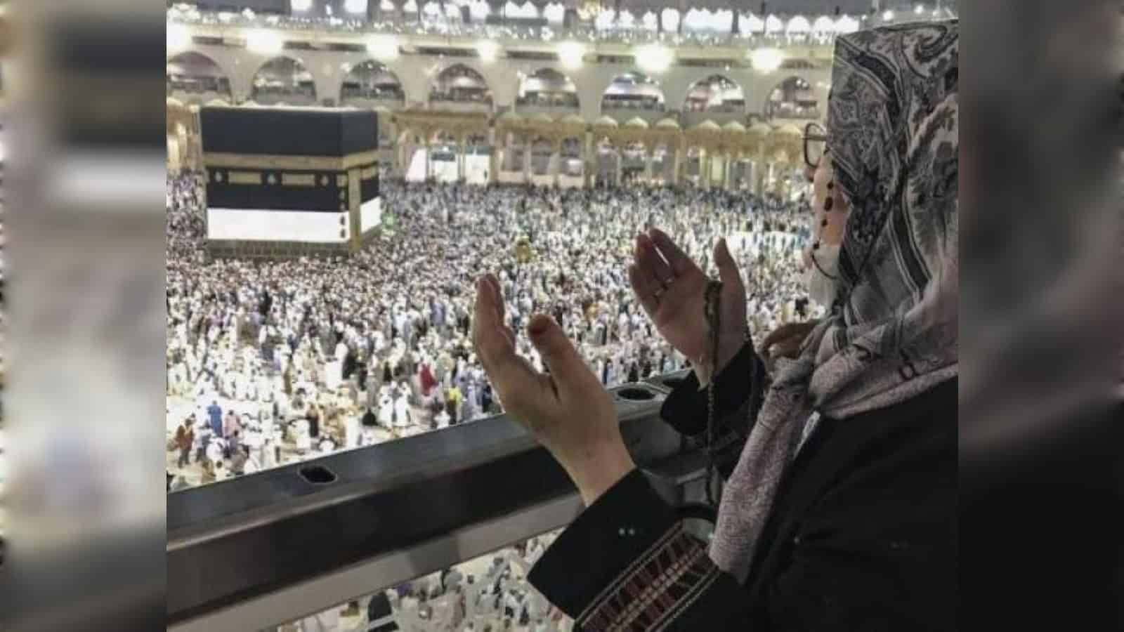 Pilgrims praying at Masjid al-Haram in Mecca, Saudi Arabia, during Hajj, with thousands gathered for wors.