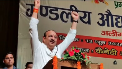 Dinesh Pratap Singh chants religios slogans at AMU