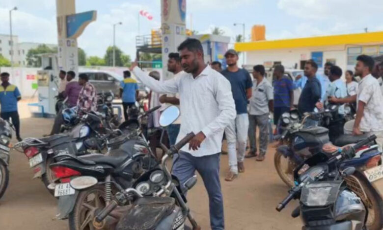 Farmers stage protest at petrol bunk over fuel sale restrictions in Chikkaballapur