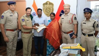 The image shows Hyderabad Police Commissioner VC Sajjanar felicitating the couple who saved a minor girl from being sexually assaulted in Borabanda on June 25, 2026.