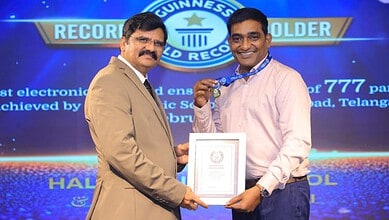 Goya Veparla (Right) receives the Guinness certificate.