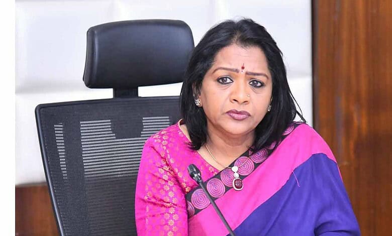 Former Hyderabad mayor Vijayalakshmi Gadwal