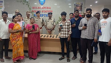 Group of people at Kulsumpura police station with recovered mobile phones.