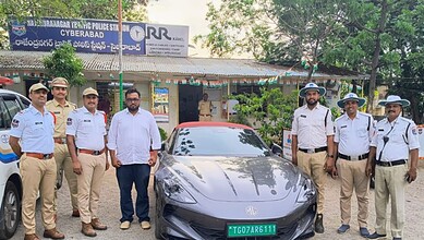 Accused Abdul Hadi along with Rajendranagar traffic police,