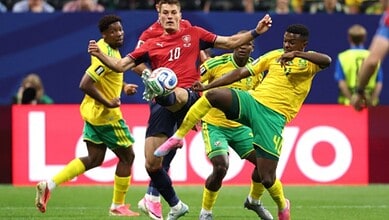 South Africa and Czech players in action