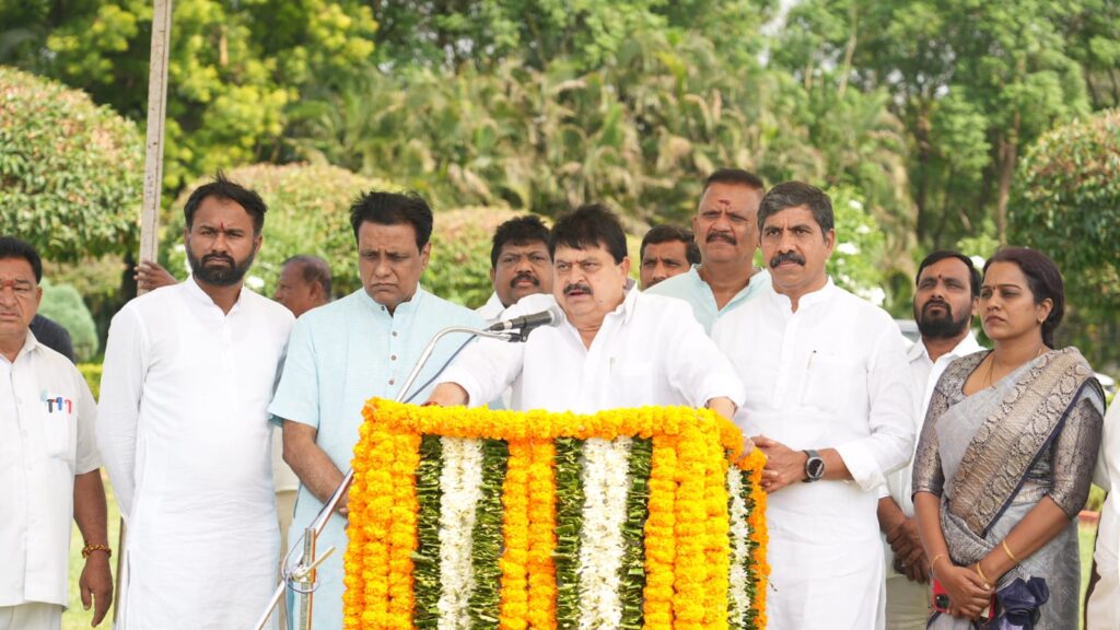 Politicians and officials gather at a memorial event in Hyderabad for PV Narasimha Rao's birth anniv.