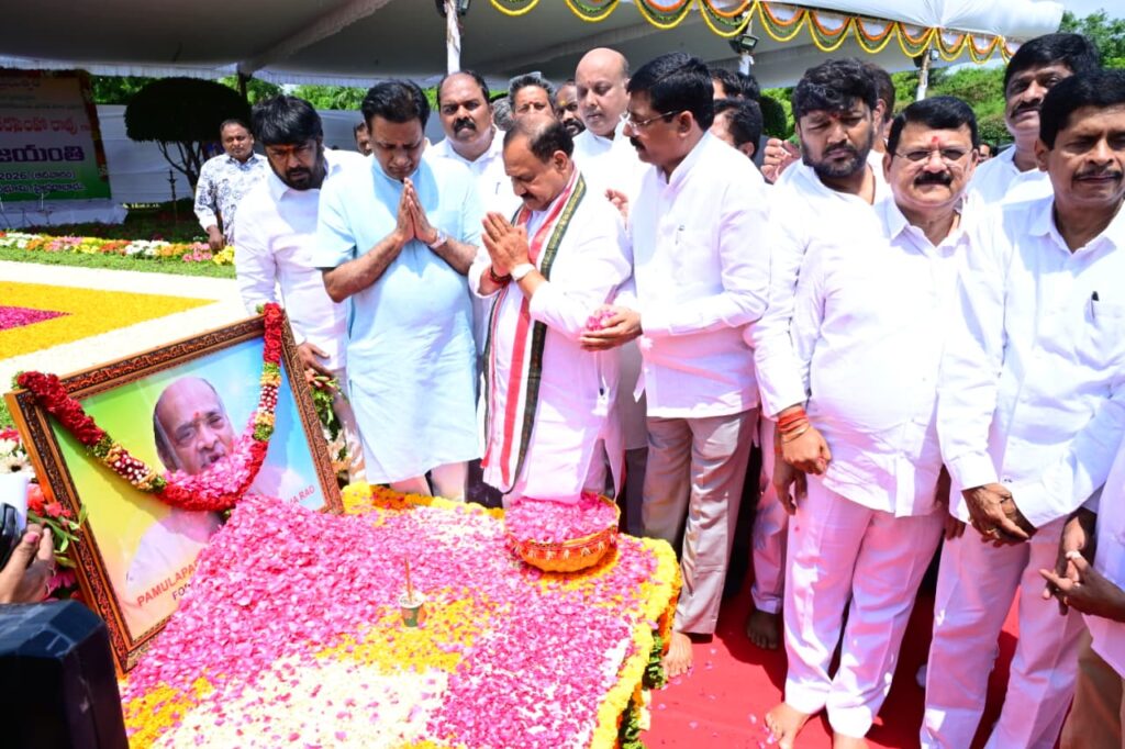 Leaders pay tribute at PV Narasimha Rao's memorial on his birth anniversary in Hyderabad.