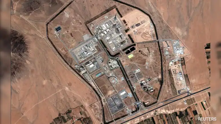Aerial view of Iran's Natanz nuclear facility with multiple buildings and security perimeter.