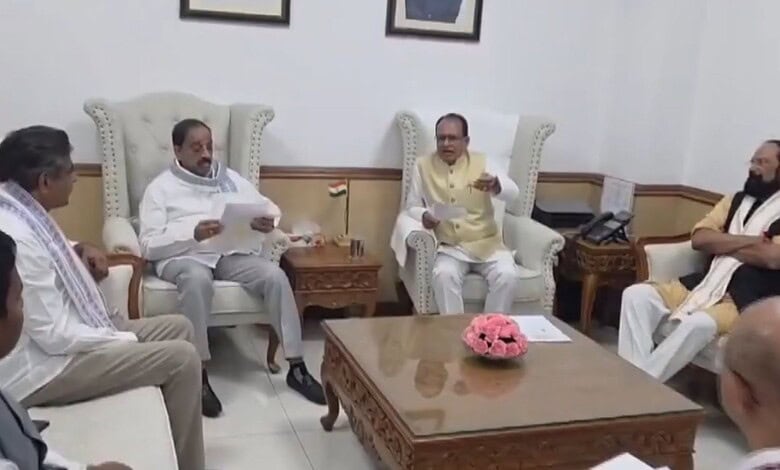 Telangana officials discuss fertiliser supply issues with Centre representatives in a meeting.