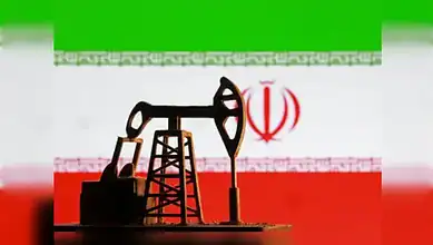 Oil pump jack in front of Iran flag, symbolising energy and geopolitics.
