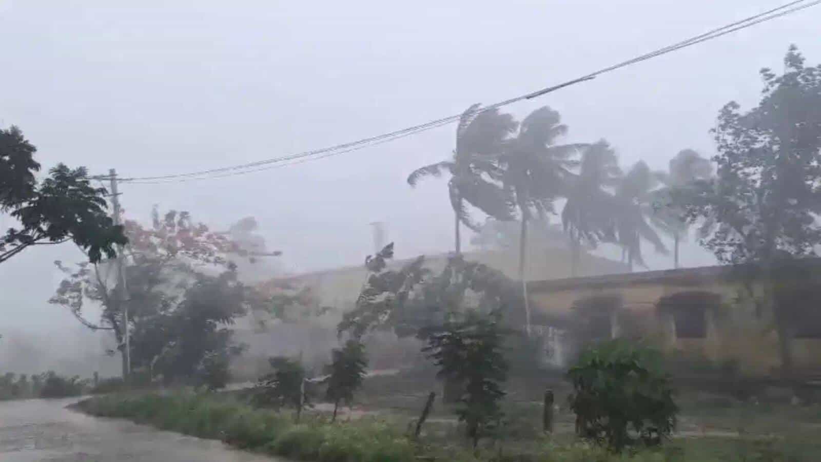 Two workers killed as compound wall collapses amid heavy rain near Bengaluru
