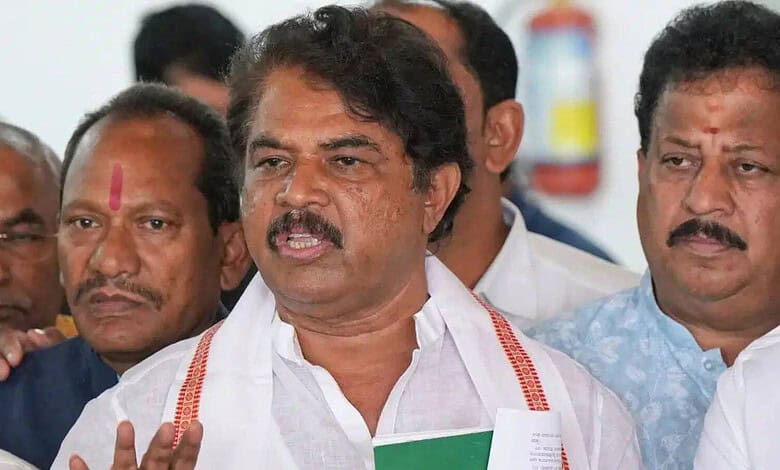 Leader of Opposition R. Ashoka