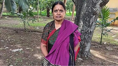 KSIC worker fulfils dream of buying Mysore Silk saree after 30 yrs
