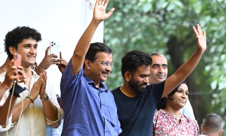 Arvind Kejriwal at Jantar Mantar amid NEET protests with CJP founder Abhijeet Dipke and spokesperson Saurav Das