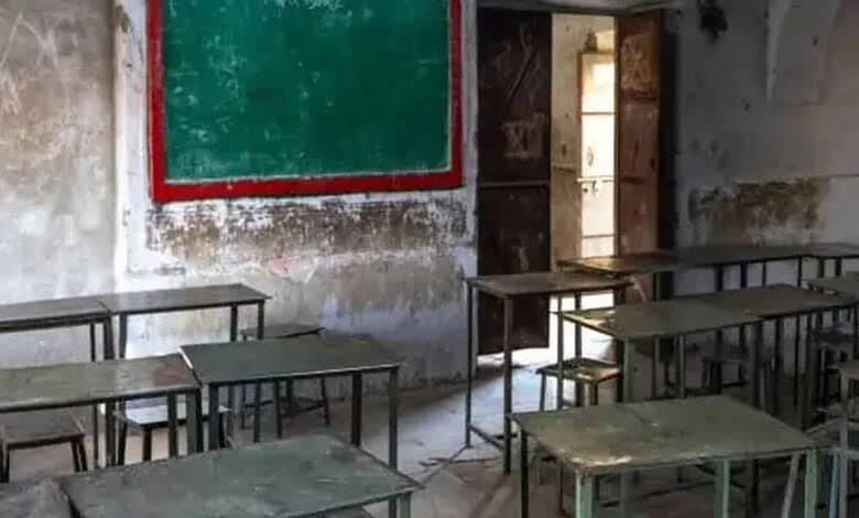 District Education Officer of Suryapet suspends the headmaster of ZPHS Bandaramaram in Thungathurthy mandal for violation of CCA rules.
