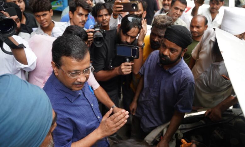Kejriwal visits service station to hear consumers' E20 concerns