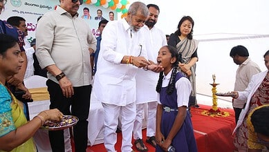 Telangana health minister recommends Albendazole for children at a public event.