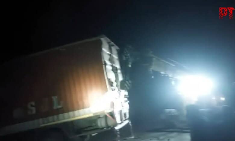 Truck rams bus in UP
