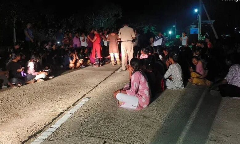 MG Univ hostel students protest against drinking water shortage at night.