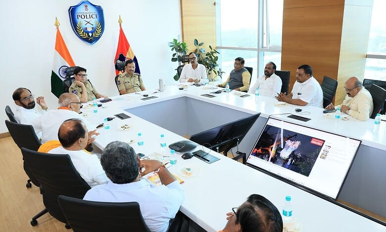 Hyderabad Police Commissioner VC Sjjanar with Ganesh Utsav Samithi members