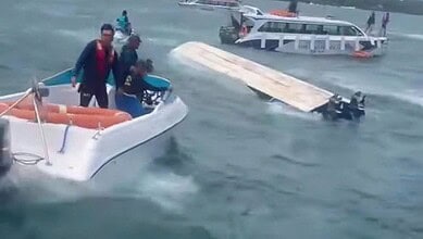A boat capsizes in Vietnam
