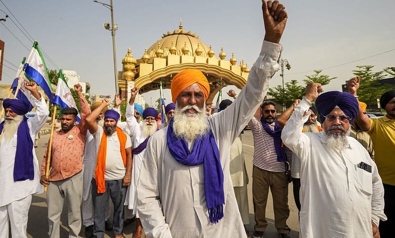 Punjab farmers protest march towards Delhi against India-US deal with raised fists and banners.