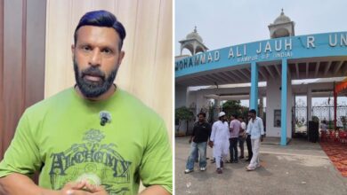 Mohammad Deepak speaking against demolition at Jauhar University entrance.