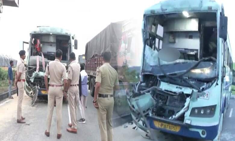 Two killed in accident on Bengaluru-Hyderabad National Highway