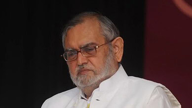 Zafarul-Islam Khan with a serious expression at the award ceremony.