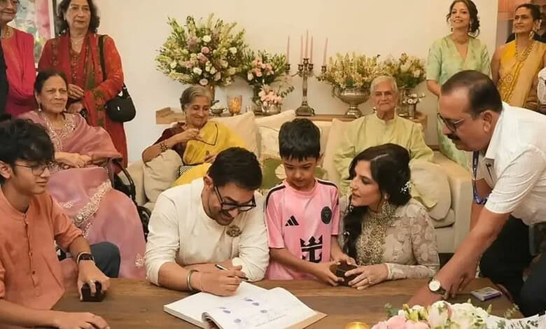 Aamir Khan's family and friends gather around him during his wedding celebration with Gauri Spratt.