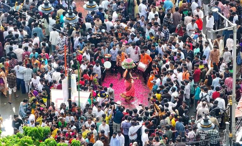 Crowd celebrating Golconda Bonalu festival with traditional dance and offerings in Hyderabad.