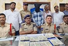 Carpenter at construction site flees with Rs 7.7L, held