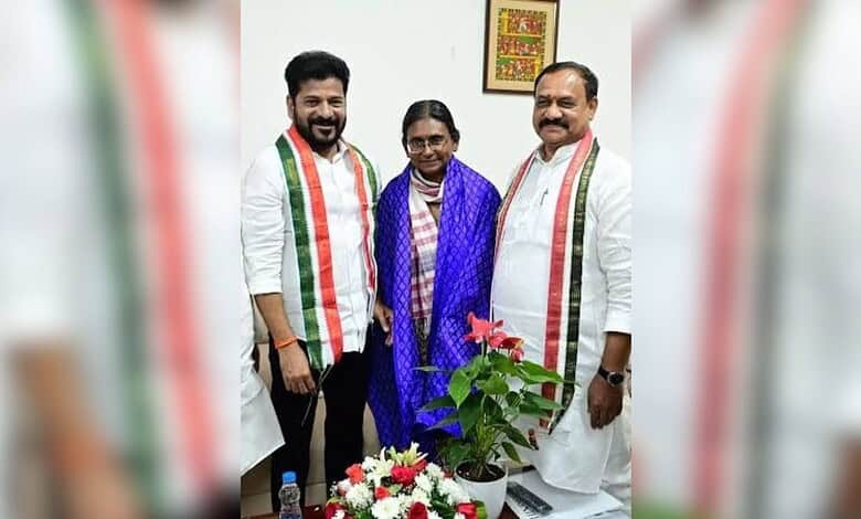 Telangana Chief Minister Revanth Reddy (left) AICC Telangana in-charge Meenakshi Natarajan (center) and TPCC President Mahesh Kumar Goud (right)