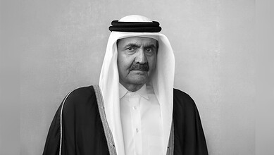 Black and white portrait of Qatar's former Emir in traditional attire.